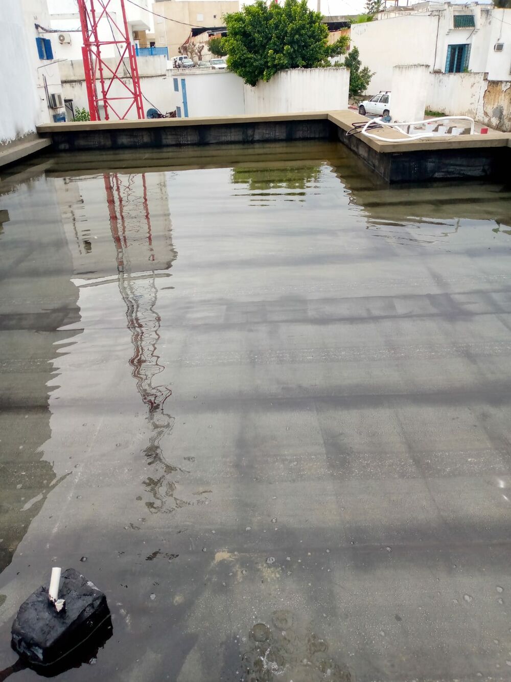 Test d'étanchéité par mise en eau sur toiture-terrasse